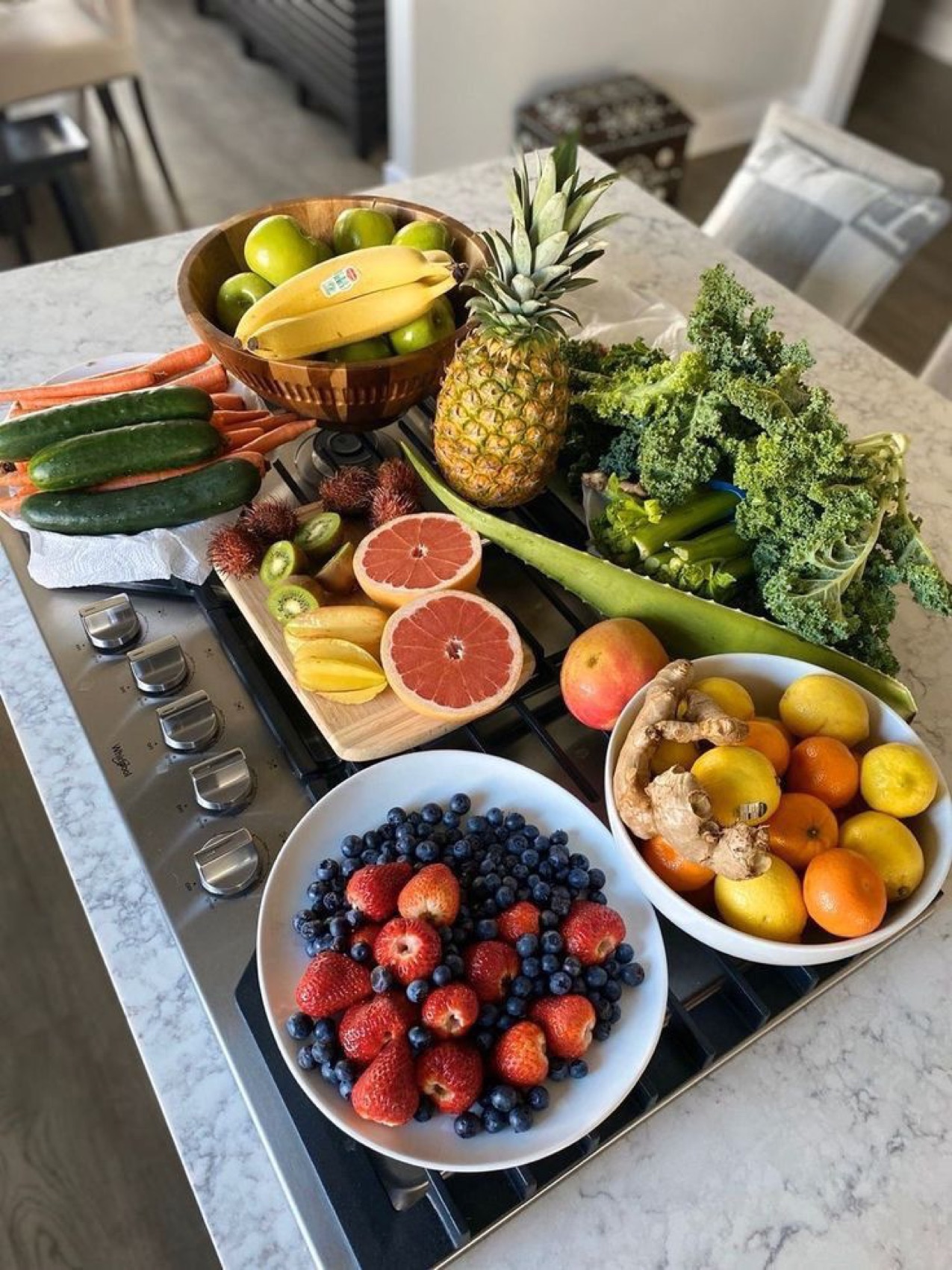 A week's market shop on the counter